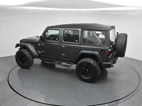 Used 2018 Jeep Wrangler Unlimited Sport image 39