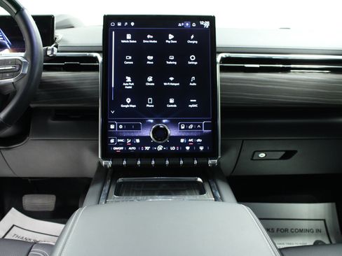 Used 2025 GMC Sierra EV Denali AWD/4WD image 18