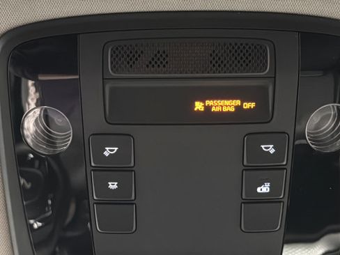 Used 2024 Kia Carnival LX FWD image 32