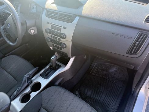 Used 2010 Ford Focus SE image 14