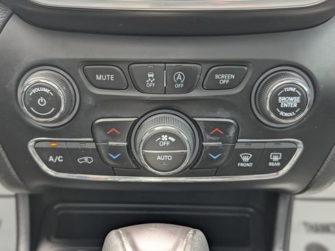Used 2019 Jeep Cherokee Limited image 41