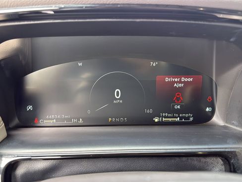 Used 2022 Lincoln Nautilus FWD w/ Premium Package image 13