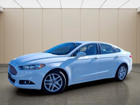 Used 2013 Ford Fusion SE image 2