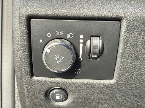 Used 2022 Jeep Grand Cherokee Limited image 19