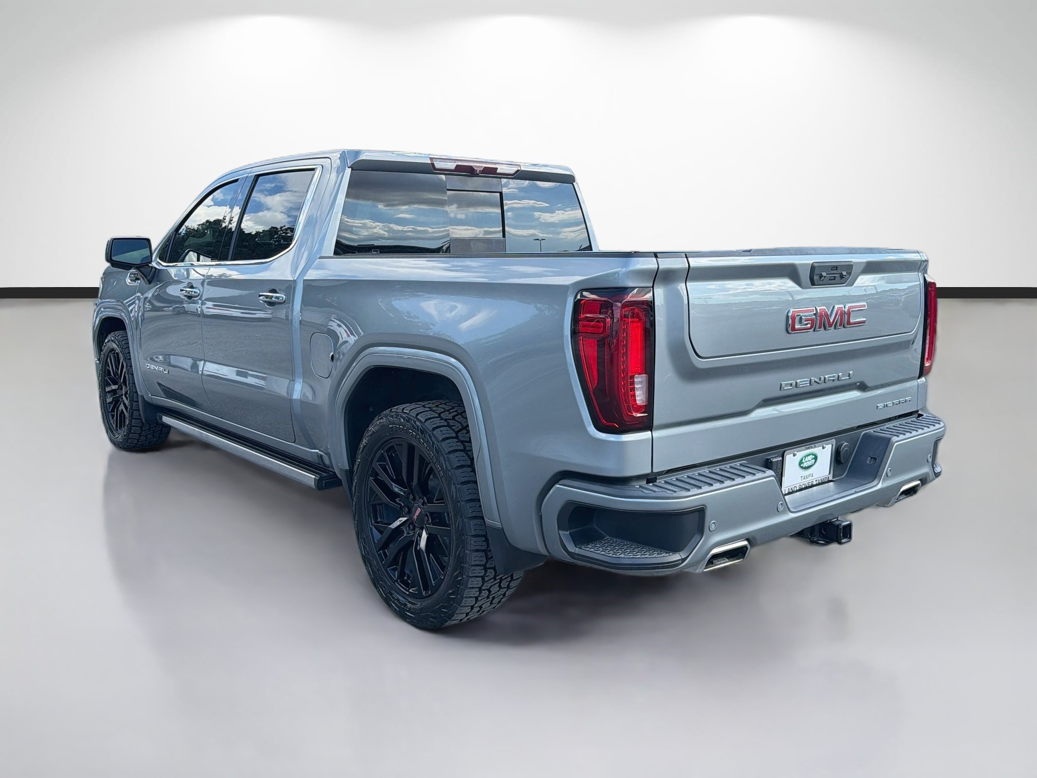 Used 2023 GMC Sierra 1500 Denali AWD/4WD image 3