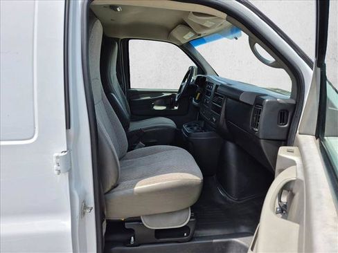 Used 2015 Chevrolet Express 2500 RWD image 18