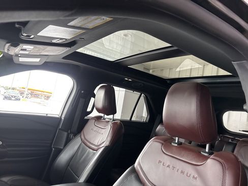 Used 2020 Ford Explorer Platinum w/ Premium Technology Package image 9