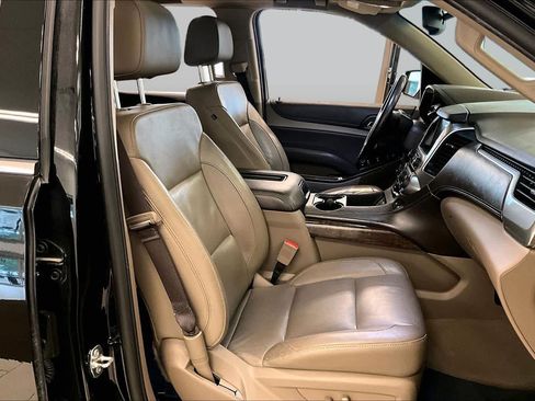 Used 2020 Chevrolet Suburban LT AWD/4WD image 8