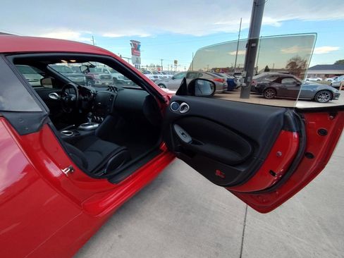 Used 2015 Nissan 370Z Coupe image 25