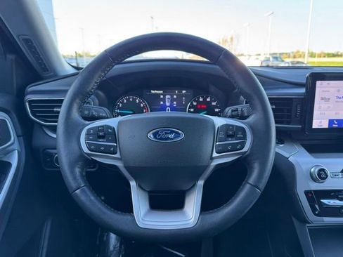 Certified 2022 Ford Explorer XLT w/ Equipment Group 202A AWD/4WD image 34