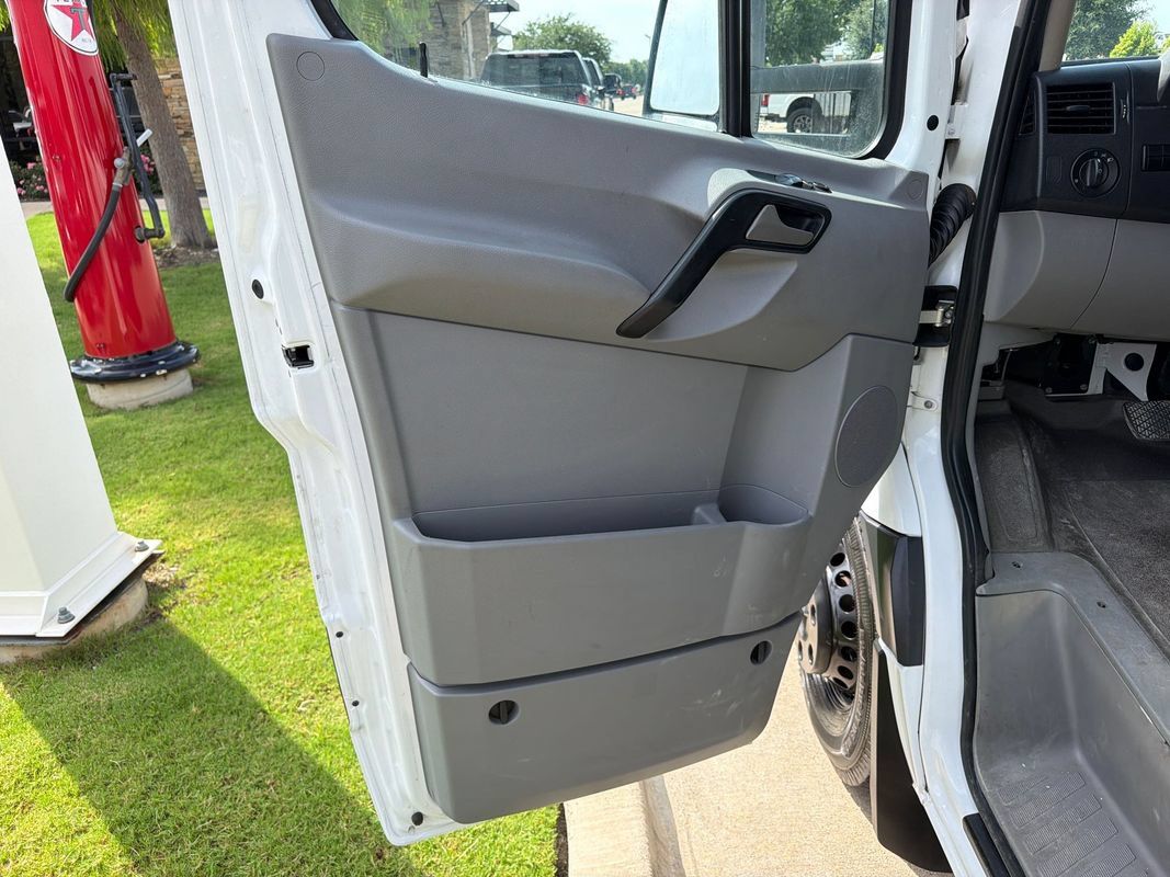 Used 2015 Mercedes-Benz Sprinter 3500 image 19