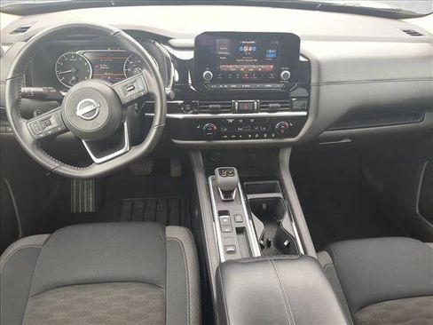Used 2025 Nissan Pathfinder SV FWD image 17
