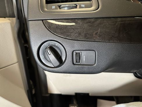 Used 2018 Dodge Grand Caravan SE w/ UConnect Hands-Free Group FWD image 18