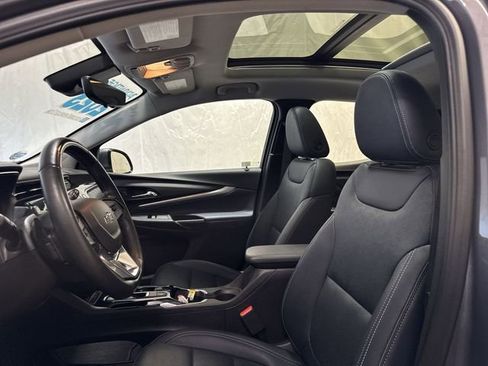 Certified 2023 Chevrolet Bolt EUV Premier w/ Sun & Sound Package FWD image 11