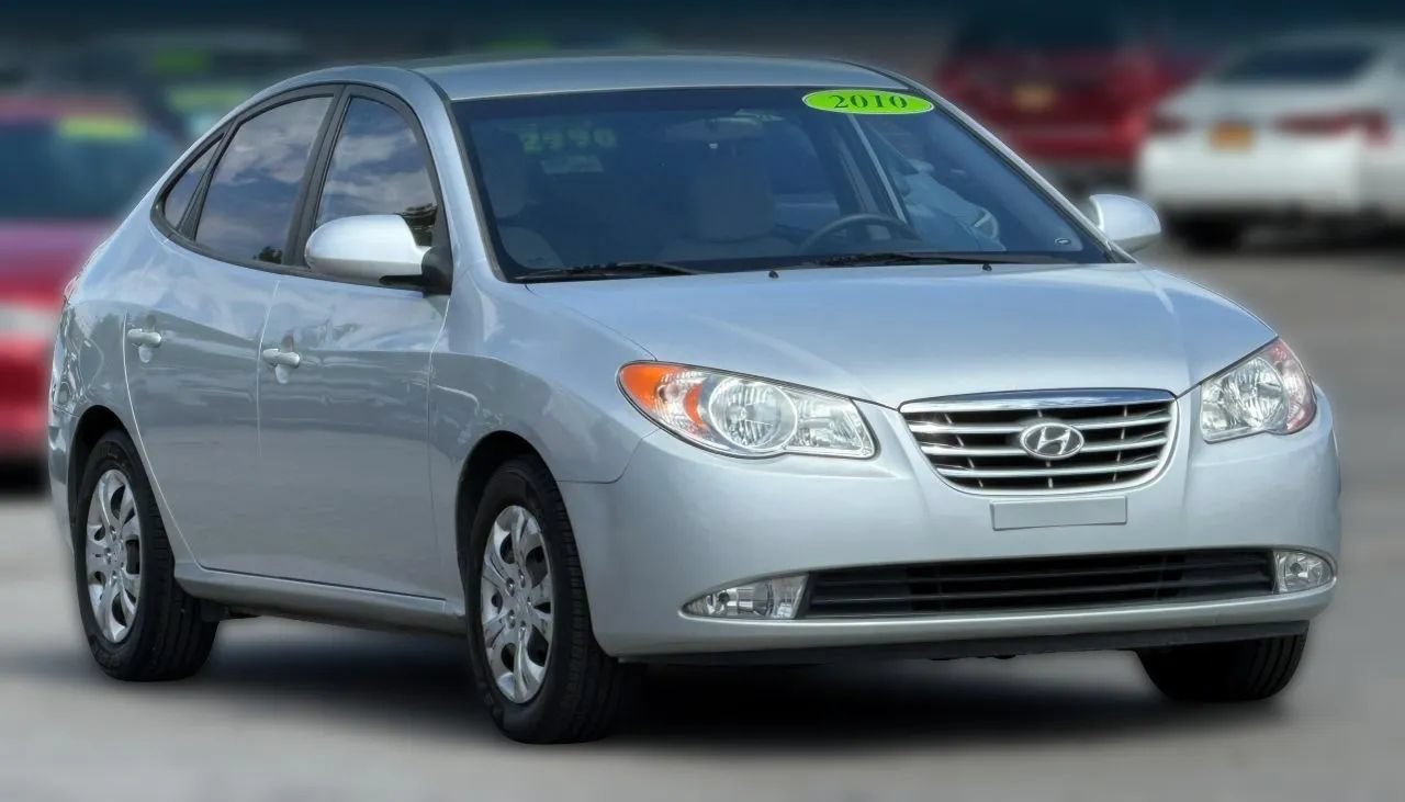 Used 2010 Hyundai Elantra GLS FWD image 1