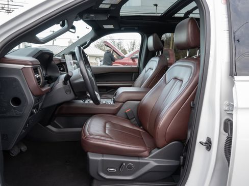 Used 2024 Ford Expedition Limited image 19