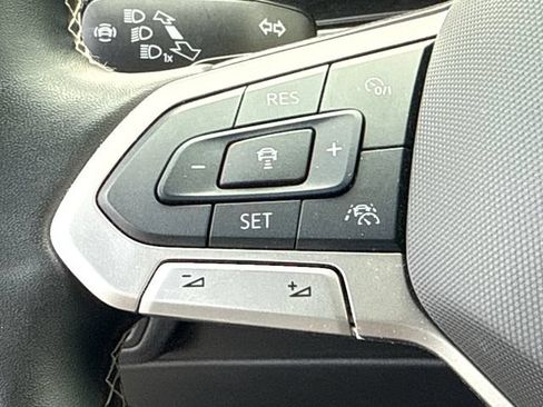 Used 2025 Volkswagen Atlas SE FWD image 27