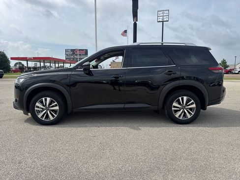 Used 2025 Nissan Pathfinder SL w/ Cargo Package FWD image 3