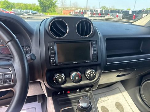 Used 2017 Jeep Patriot High Altitude AWD/4WD image 18
