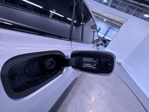 Used 2025 Volvo V60 B5 Cross Country Plus image 40