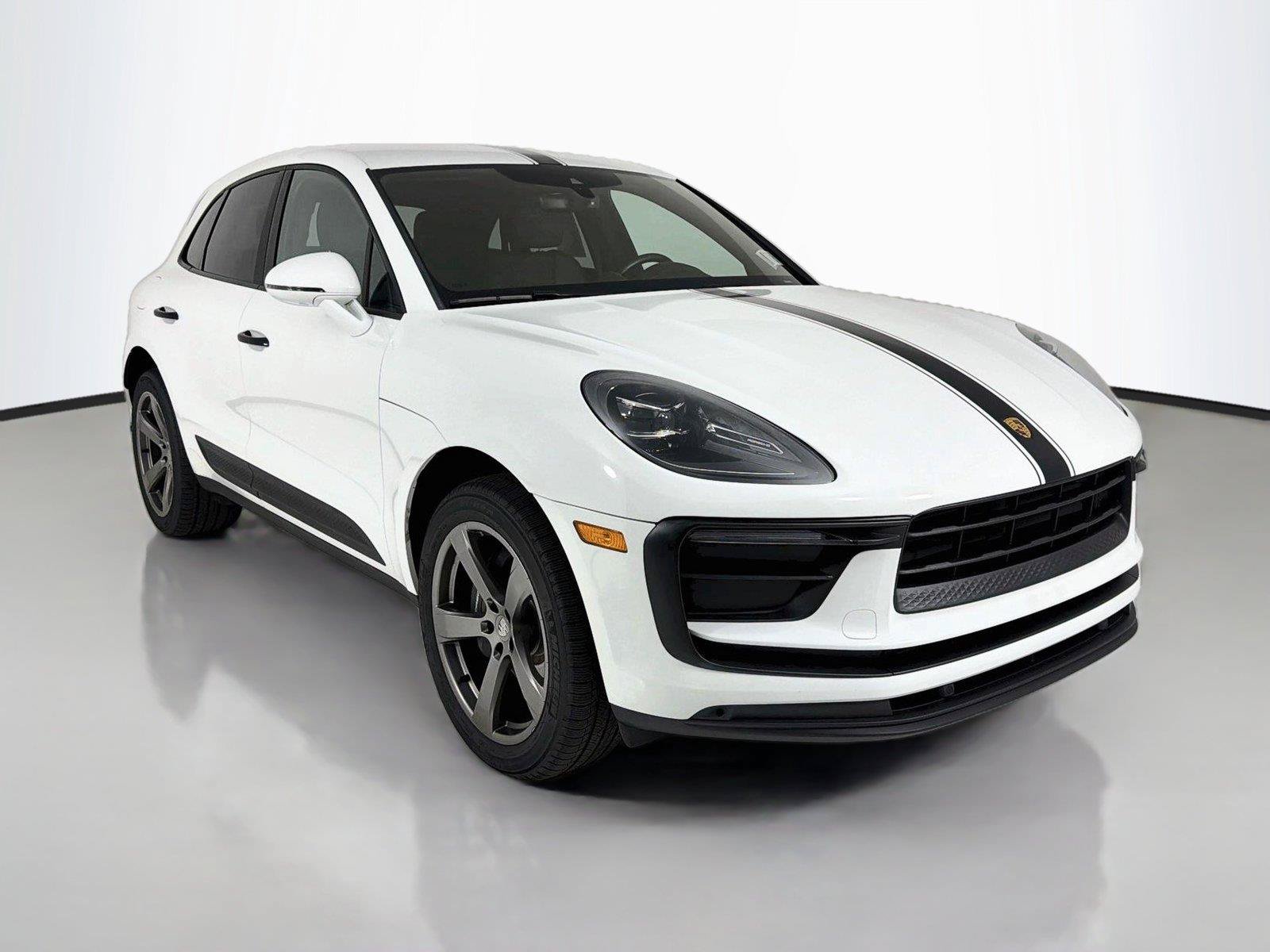 Certified 2022 Porsche Macan AWD/4WD image 29