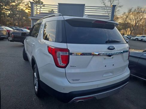 Used 2017 Ford Explorer XLT w/ Equipment Group 202A image 5