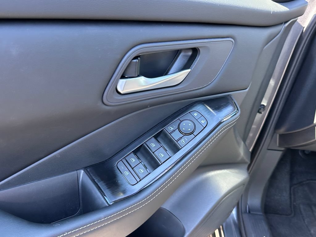 Used 2026 Nissan Rogue SV FWD image 24