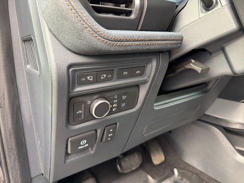 Used 2022 Ford F150 Lightning Lariat image 17