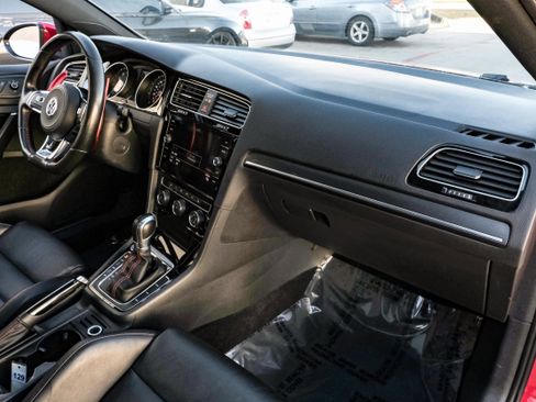 Used 2018 Volkswagen GTI SE w/ SE Leather Package image 11
