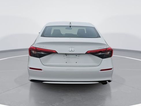 Used 2024 Honda Civic Sport image 4