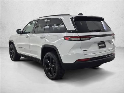 Certified 2025 Jeep Grand Cherokee Altitude AWD/4WD image 8