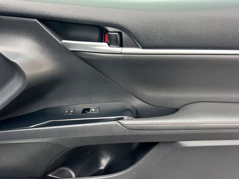 Used 2019 Toyota Camry XLE image 18