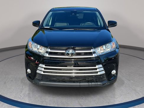 Used 2017 Toyota Highlander Plus AWD/4WD image 2