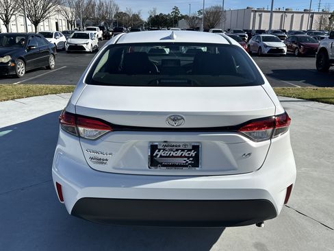 Certified 2025 Toyota Corolla LE image 9