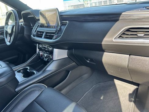 Used 2023 GMC Yukon SLT w/ SLT Luxury Package image 29