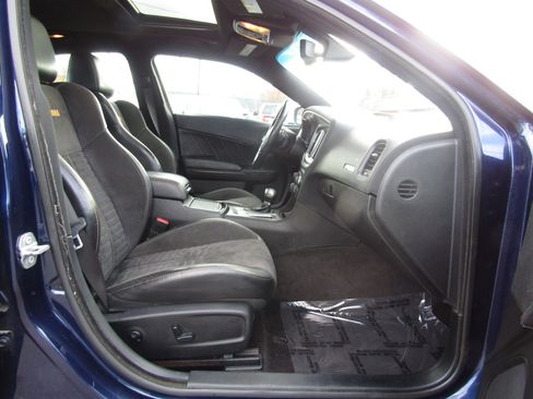 Used 2017 Dodge Charger R/T image 10