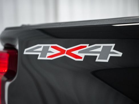 Used 2024 Chevrolet Silverado 2500 Custom image 21