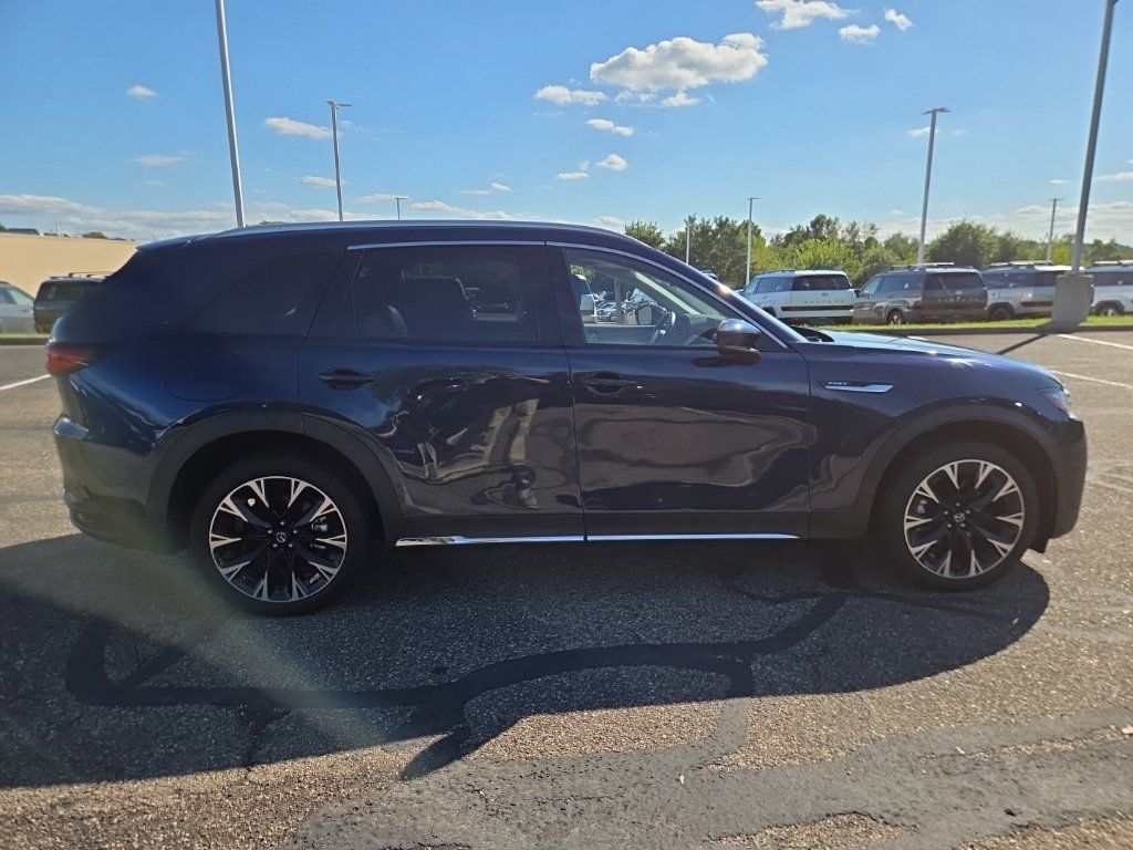 Used 2025 MAZDA CX-90 Plug-In Hybrid w/ Preferred AWD/4WD image 9
