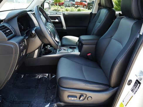 Used 2020 Toyota 4Runner SR5 Premium w/ Moonroof Package AWD/4WD image 10