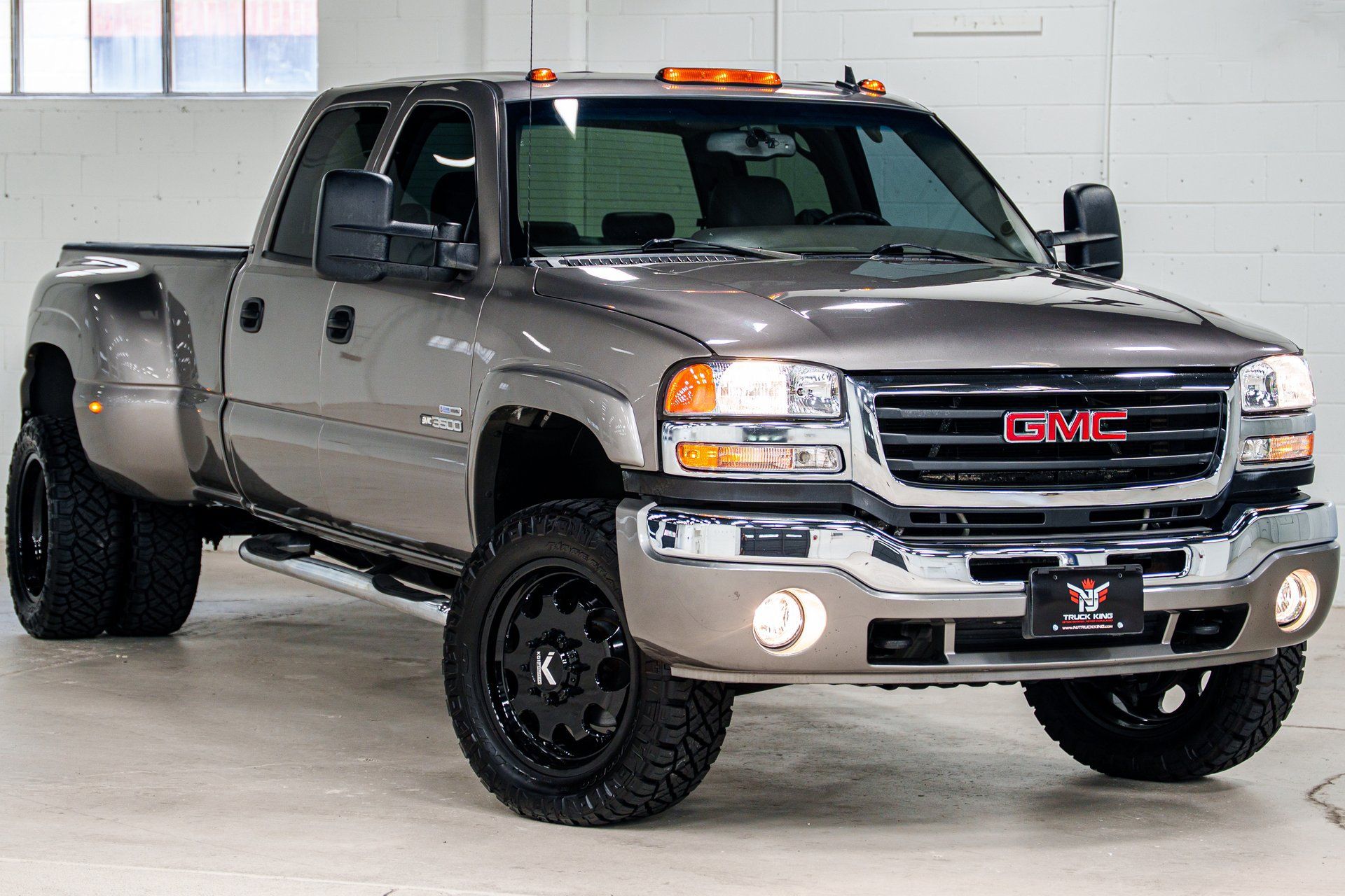 Used 2007 GMC Sierra 3500 SLT w/ Heavy-Duty Power Package AWD/4WD image 1