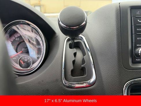 Used 2019 Dodge Grand Caravan SE image 32