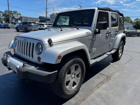 Used 2010 Jeep Wrangler Unlimited Sahara w/ Trailer Tow Group AWD/4WD image 5