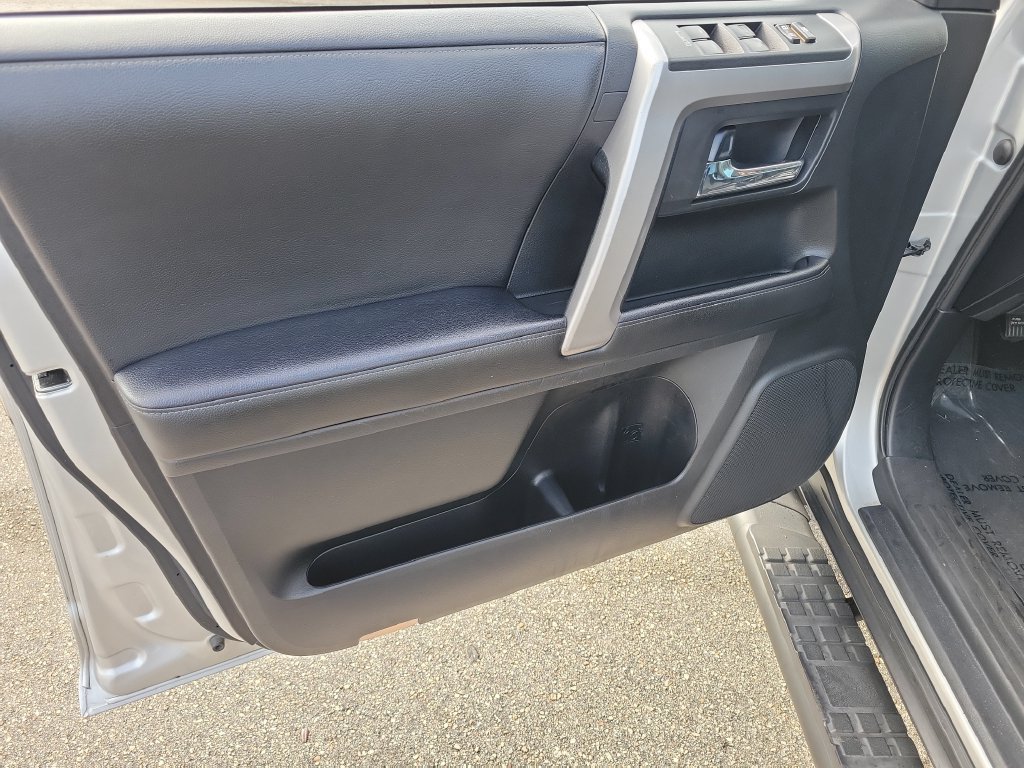 Used 2020 Toyota 4Runner SR5 RWD image 19