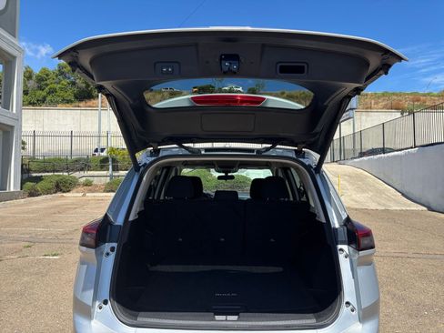 Used 2025 Nissan Rogue SV AWD/4WD image 33