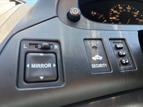 Used 2002 Lexus RX 300 4WD w/ Premium Pkg Plus image 11
