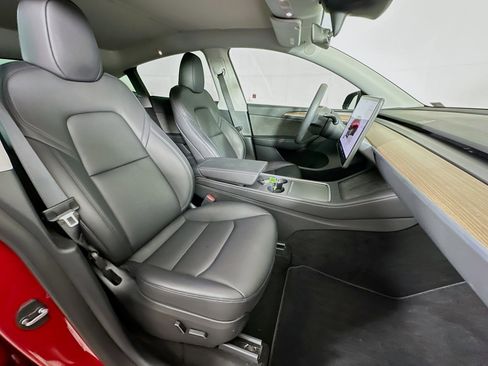 Used 2023 Tesla Model Y Long Range image 30