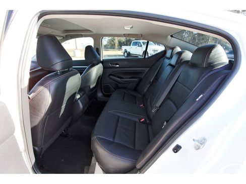 Used 2024 Nissan Altima 2.5 SR w/ SR Premium Package image 10