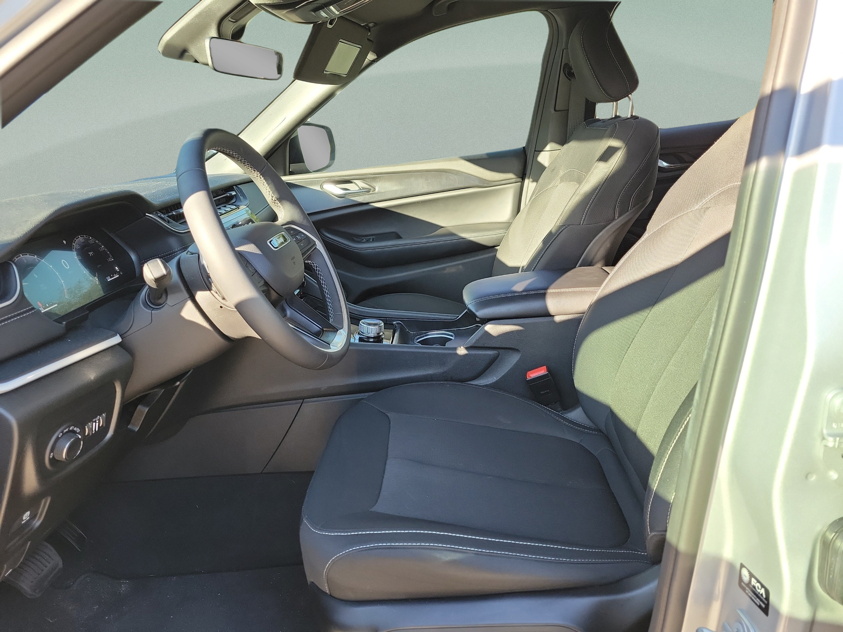 Certified 2025 Jeep Grand Cherokee Laredo RWD image 19