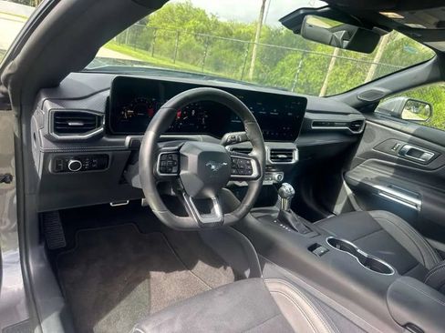 Used 2025 Ford Mustang Premium RWD image 9