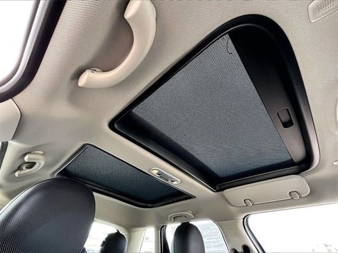 Used 2019 MINI Cooper 4-Door Hardtop w/ Signature Upholstery Package image 21